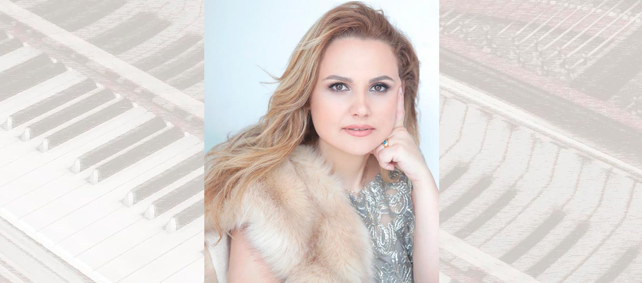 Iris Elezi, pianist. Promo photo